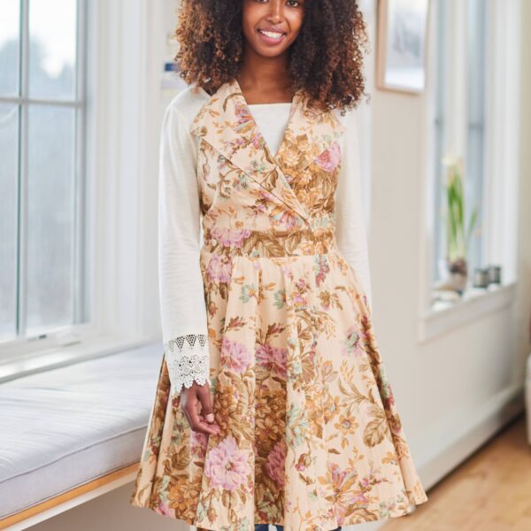 Eternal Rose Collar Apron: Antique