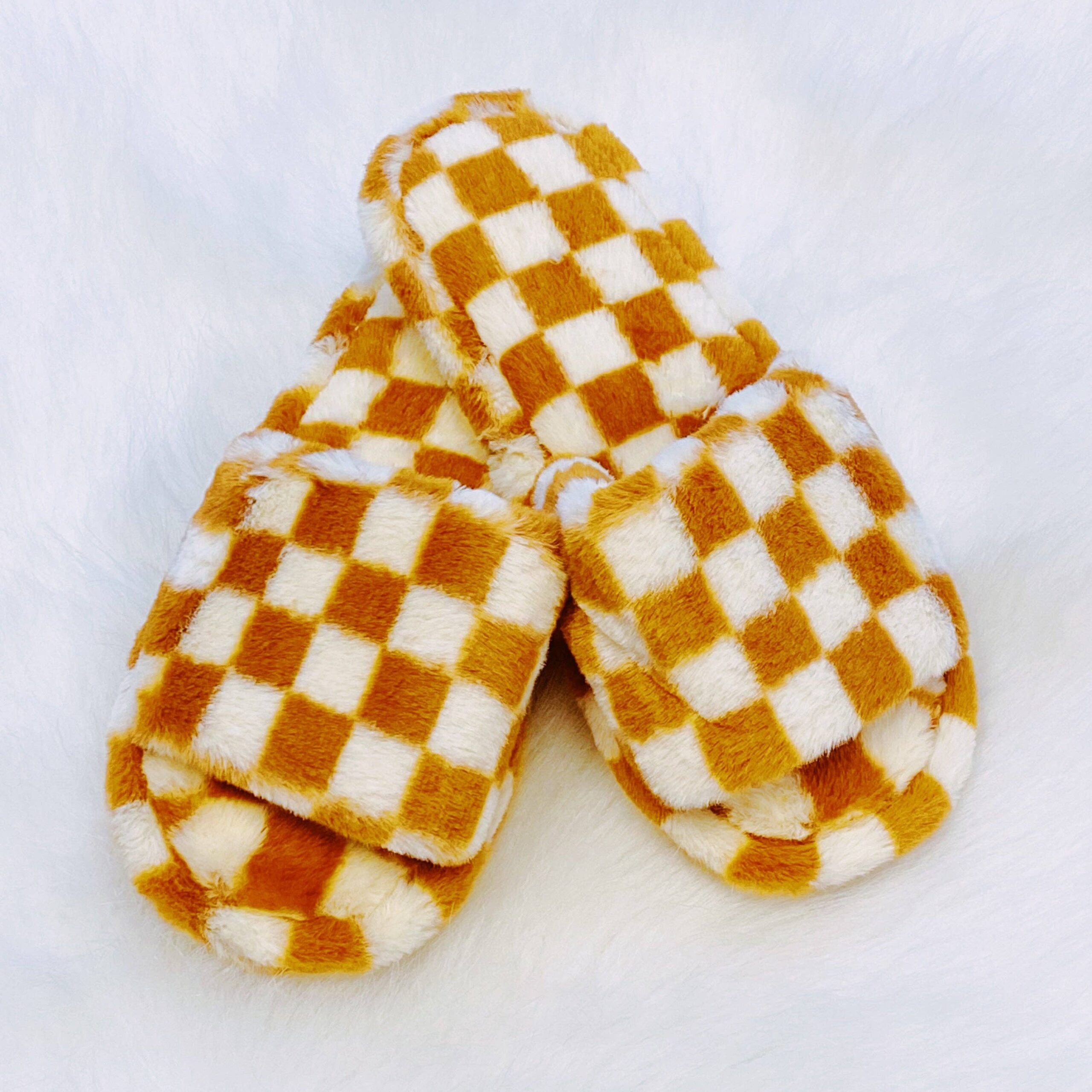 Luxe Lounge Checker Cozy Slipper: Sweet Brown, S/M