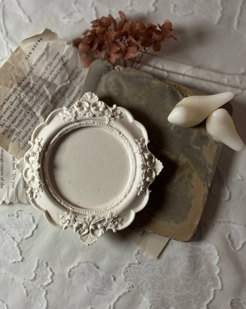 Ornate Round Candle Base: White