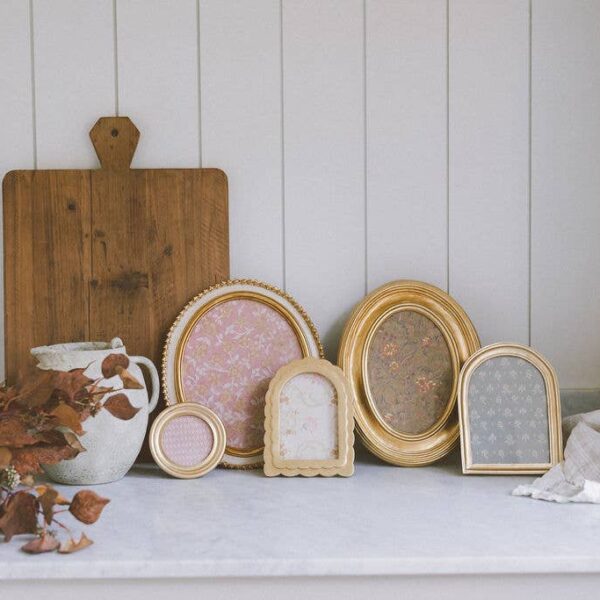 Scalloped Gold Arch Photo Frame - Image 3