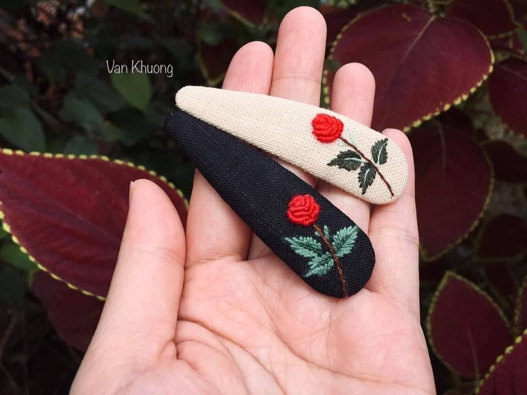 Red Rose Embroidered Hair Barrette: Beige