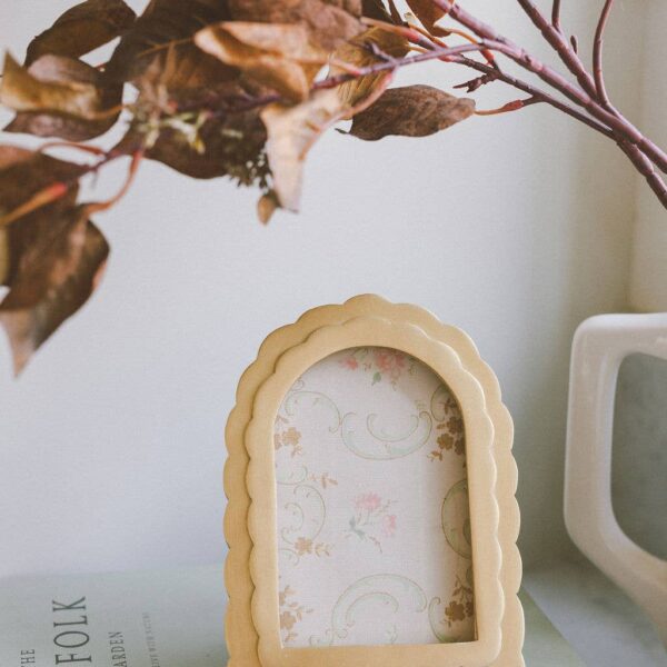 Scalloped Gold Arch Photo Frame