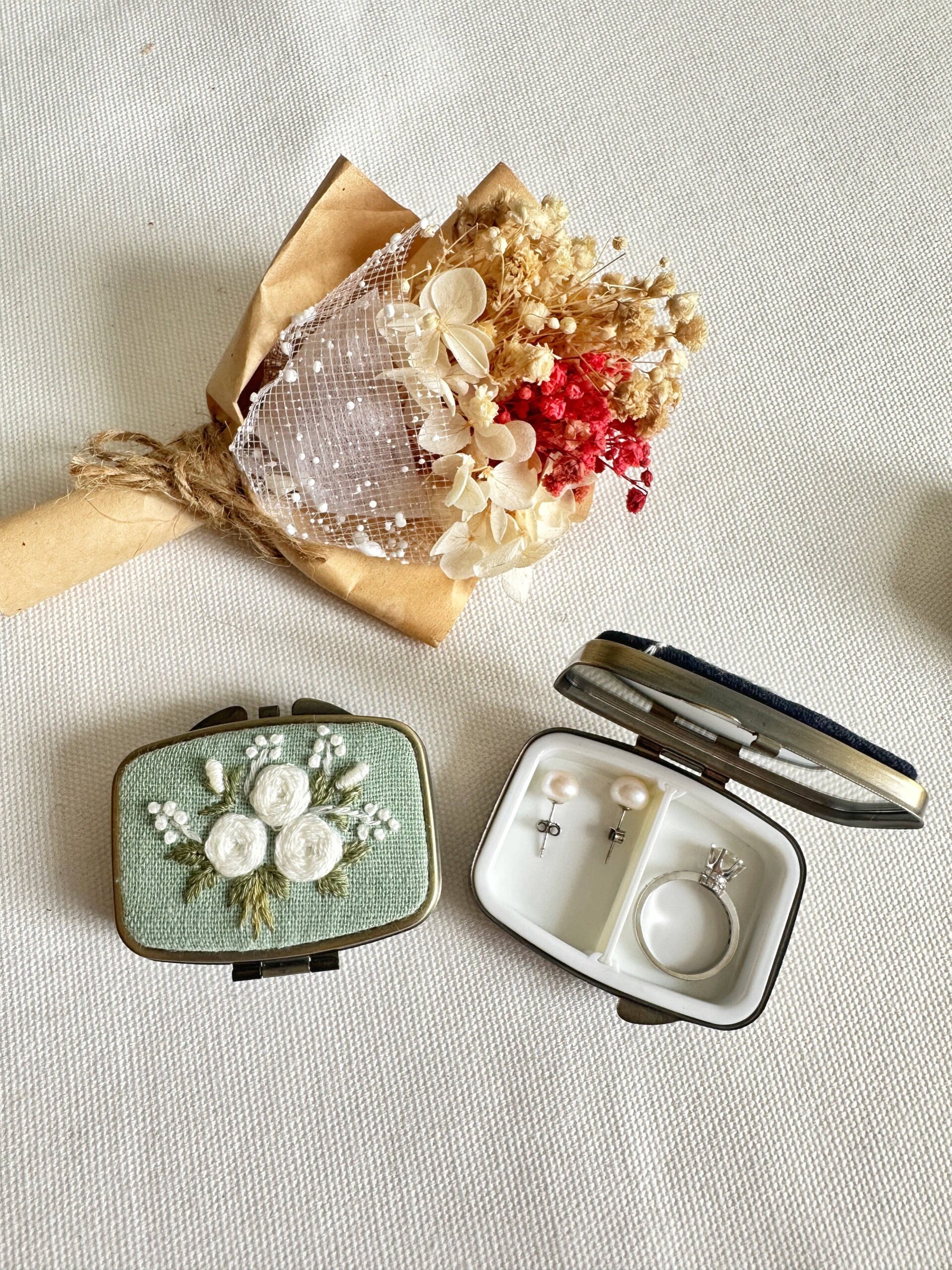 Floral Embroidered Rectangle Mini Jewelry Box With Mirror: 1. White Roses