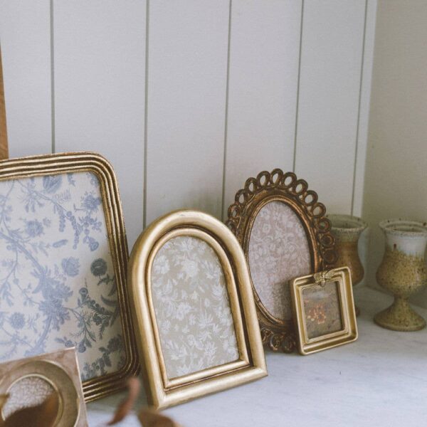 Fancy Scalloped Oval Photo Frame - Image 3