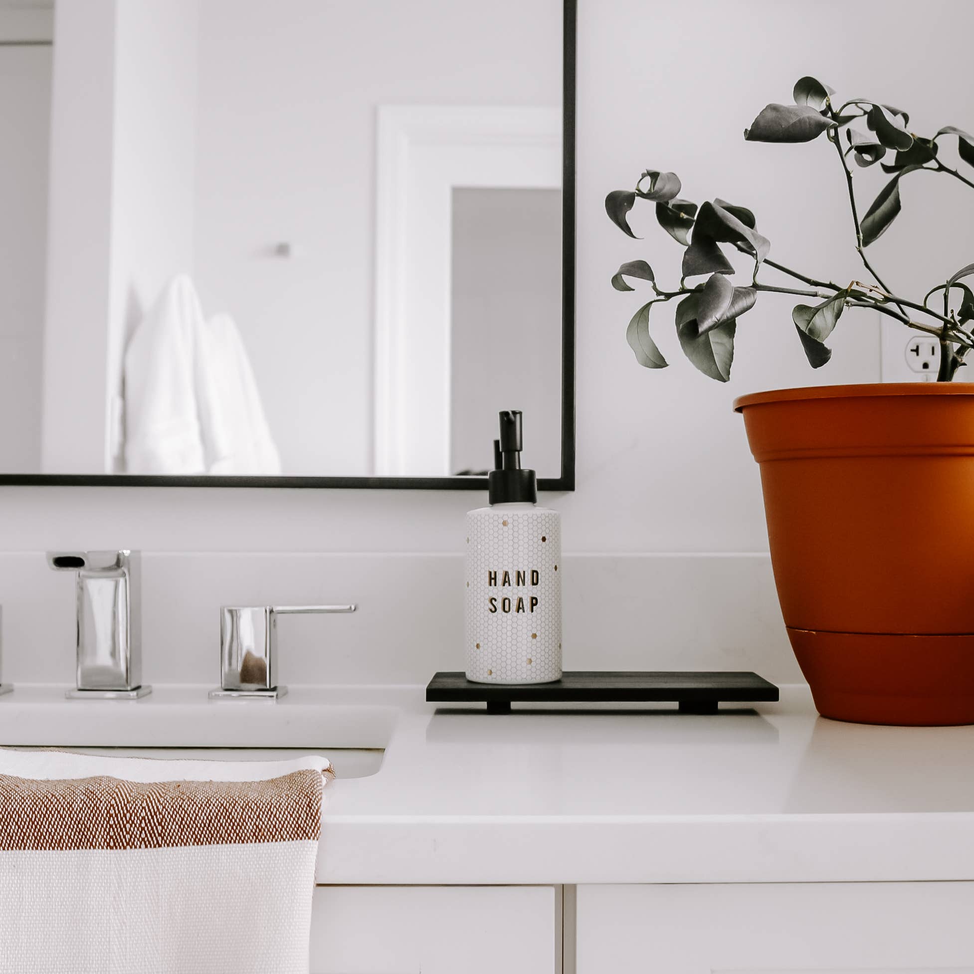 8.5oz Honeycomb Tile Hand Soap Dispenser - Image 4