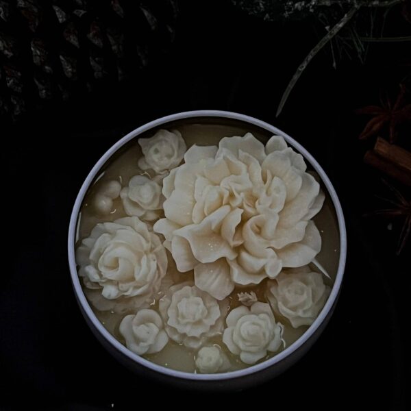 Floral Tin Candle 5oz Clean Cotton, Gloss White - Image 4