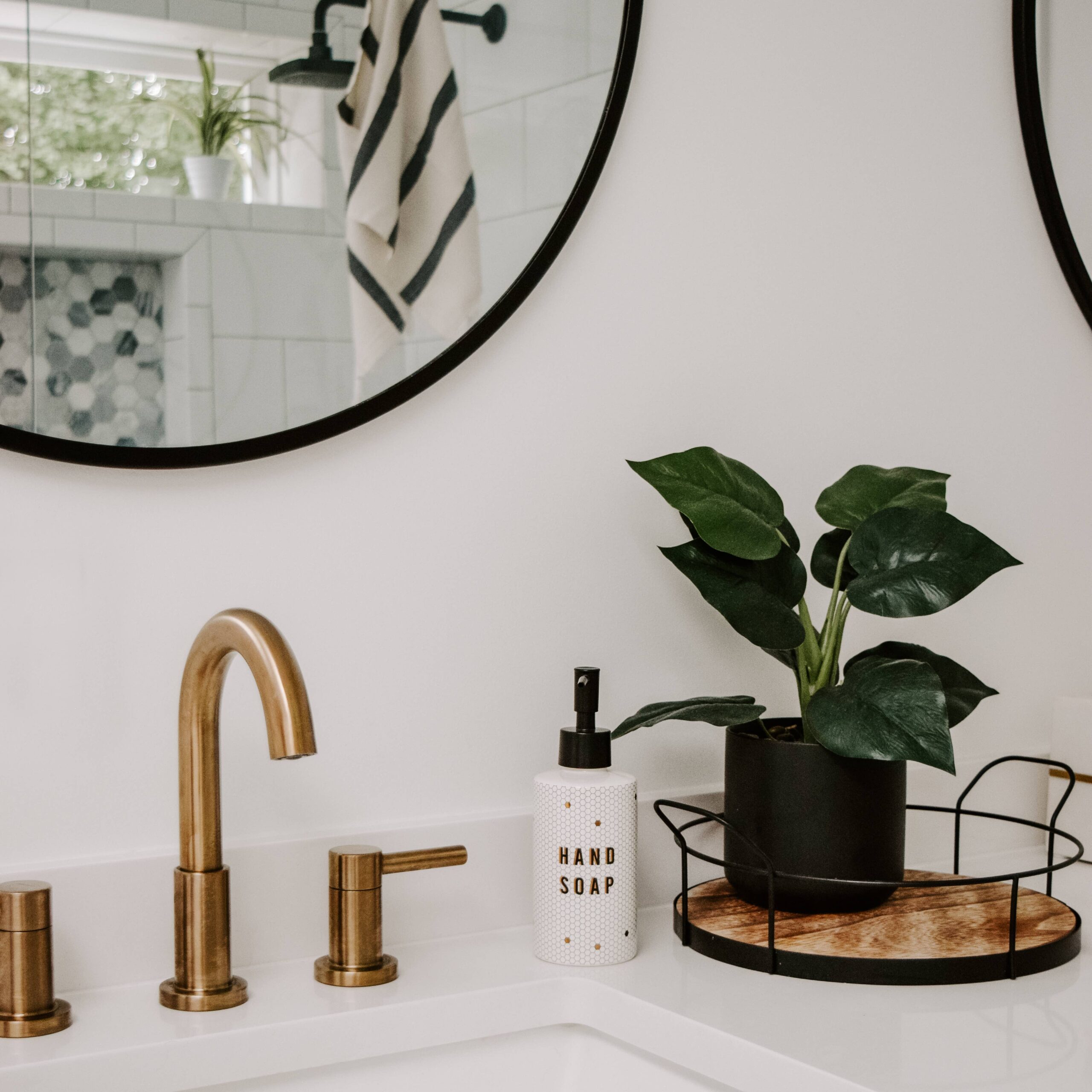 8.5oz Honeycomb Tile Hand Soap Dispenser - Image 6