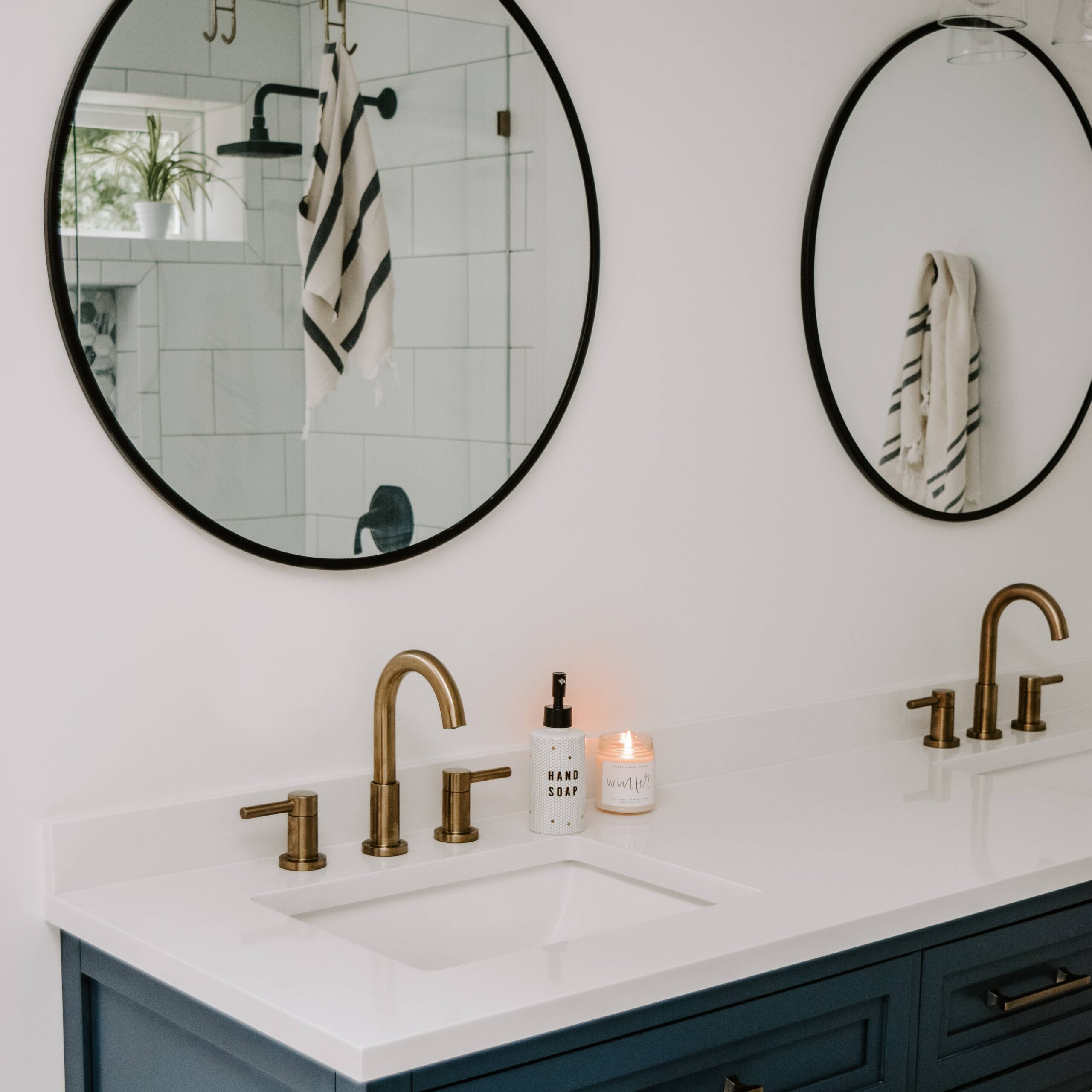 8.5oz Honeycomb Tile Hand Soap Dispenser - Image 11