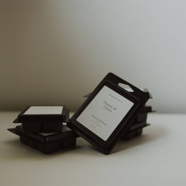 All-Natural Soy Wax Melts Cardamom & Vetiver - Image 3