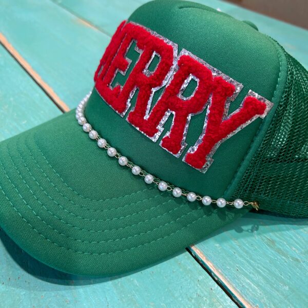 Pearl Trucker Hat Chain