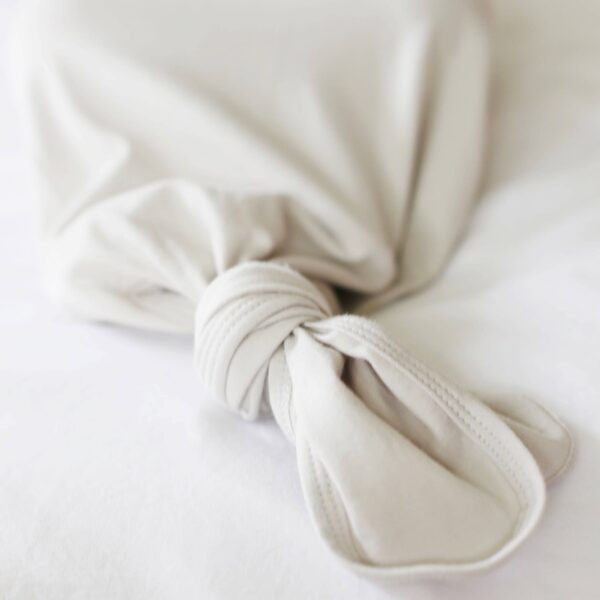 Oat Organic Cotton Knotted Gown: 0-3 Months