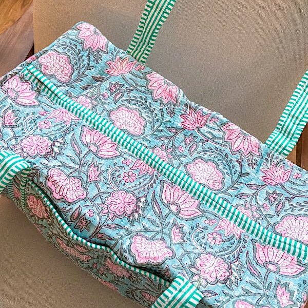 Lennon Blue Floral Duffle Bag - Image 2