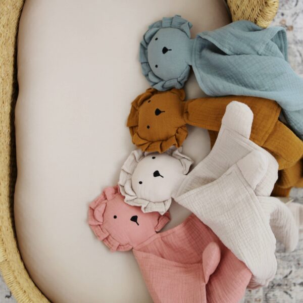 Natural Sand Organic Cotton Lion Lovey Blanket - Image 4