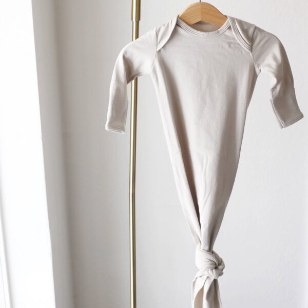 Oat Organic Cotton Knotted Gown: 0-3 Months - Image 6