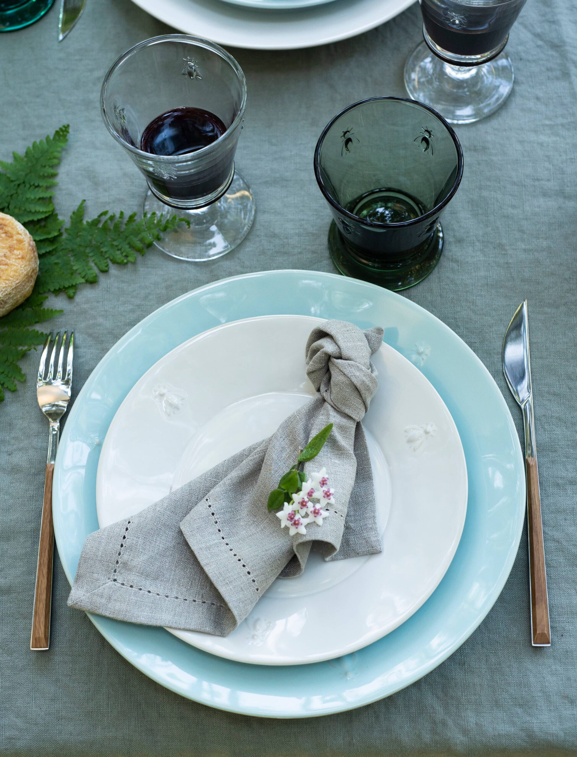 Bee Ceramic Dinner Plates - Set of 4: Bleu