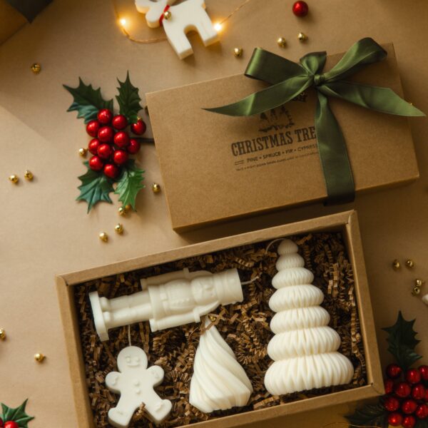 Large Christmas candle box: Ivory, Walk in the Woods