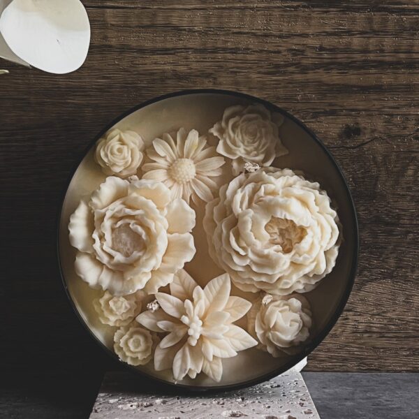 Flower Candle 12 oz 2x5.5in - Container : Lavender, Gloss White - Image 6