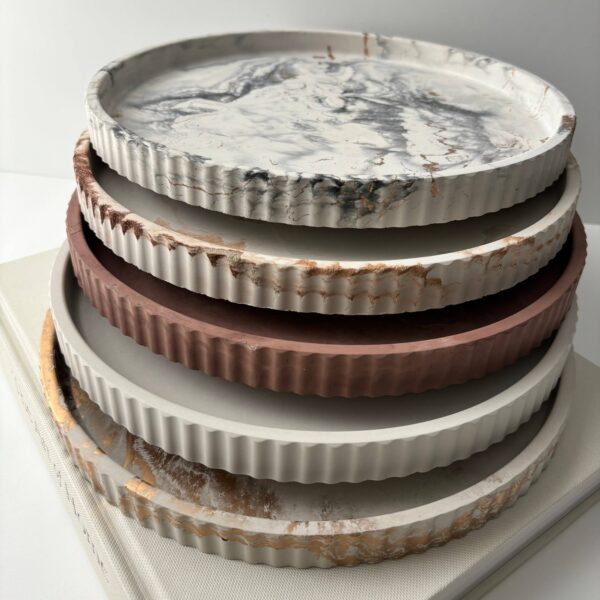 Joma - Concrete Fluted Tray | Round Concrete Tray: Black fusion marble