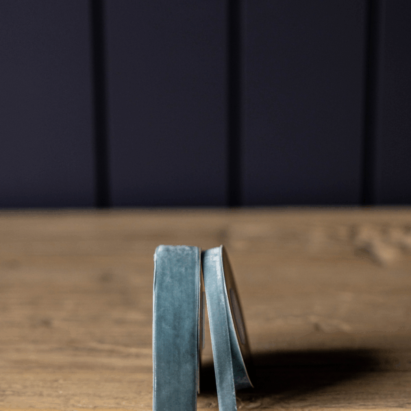 Ribbon Blue Velvet: Medium