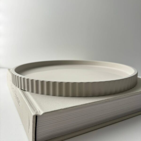 Joma - Concrete Fluted Tray | Round Concrete Tray: Black fusion marble - Image 3