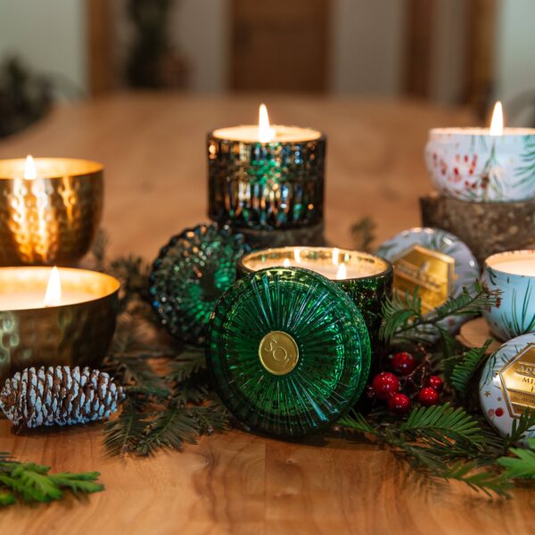Mistletoe & Holly 15oz Shimmer Candle 2 wick - Image 2