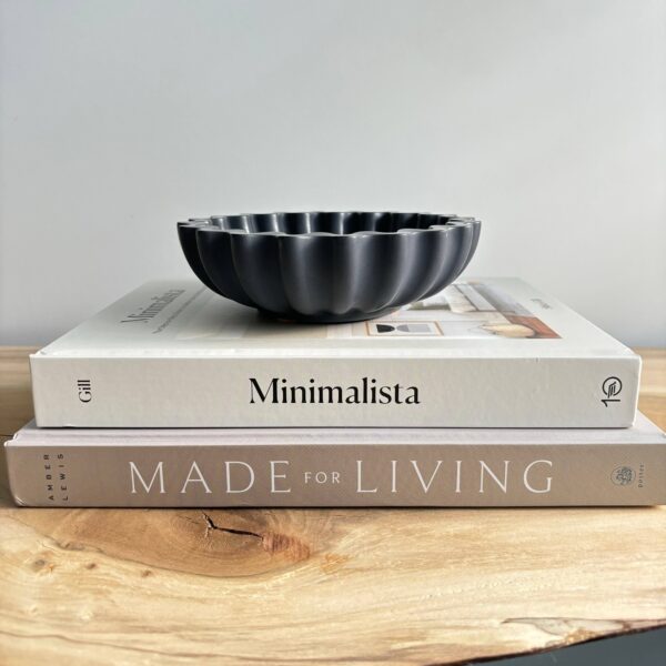 Kyma -Scallop Bowl: Black Fusion Marble - Image 7