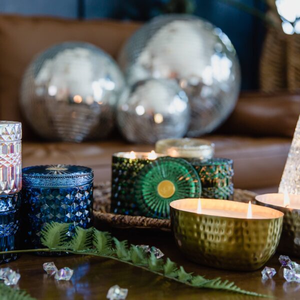 Mistletoe & Holly 15oz Shimmer Candle 2 wick - Image 4
