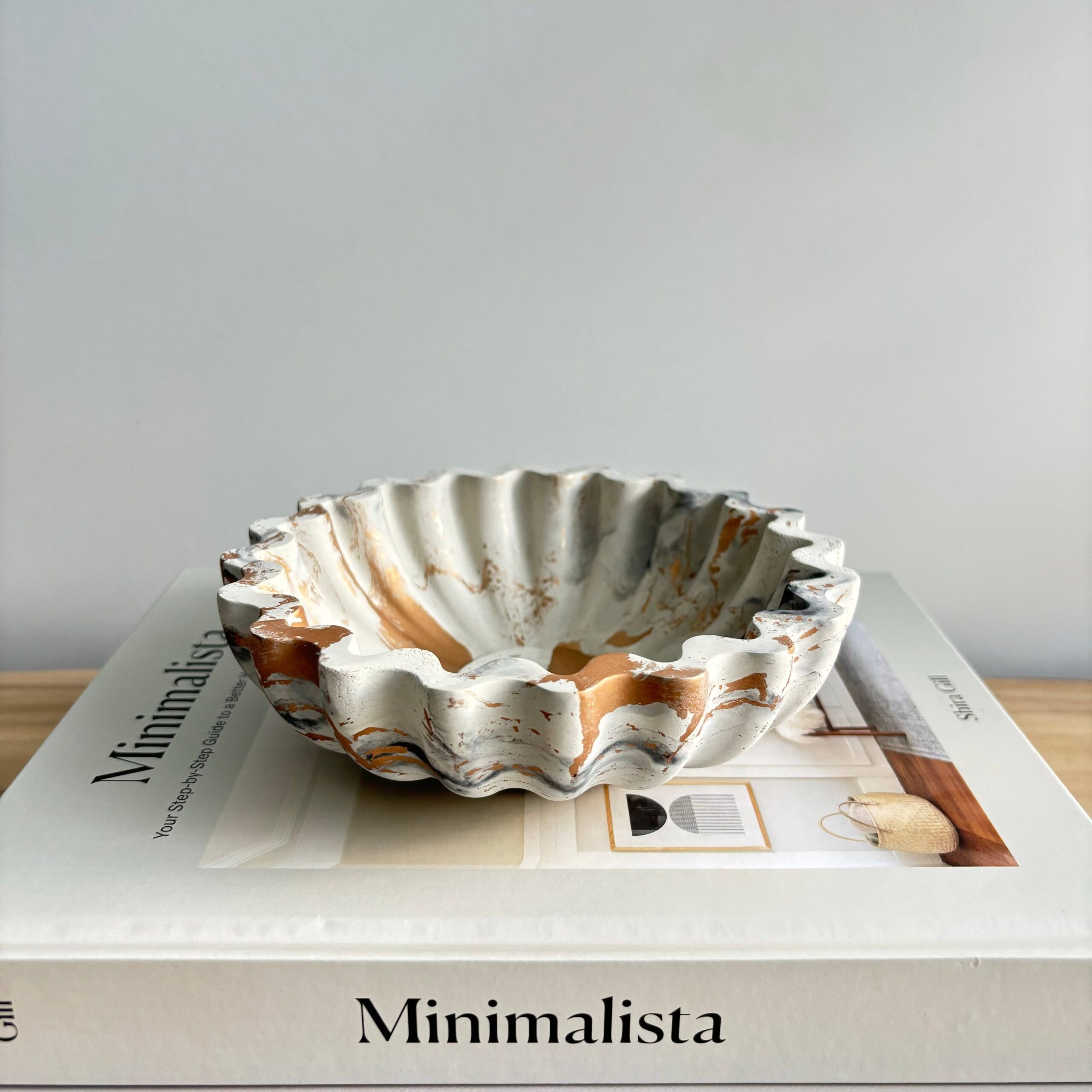 Kyma -Scallop Bowl: Black Fusion Marble