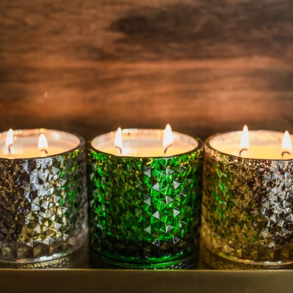 Mistletoe & Holly 15oz Shimmer Candle 2 wick - Image 3
