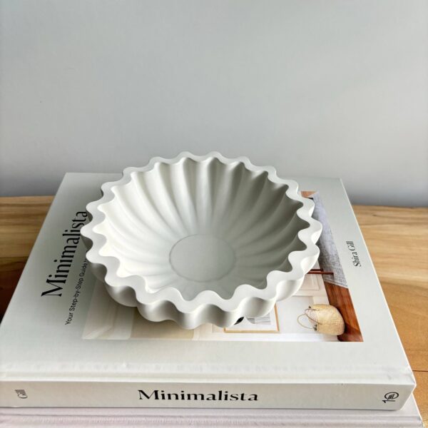 Kyma -Scallop Bowl: Black Fusion Marble - Image 2