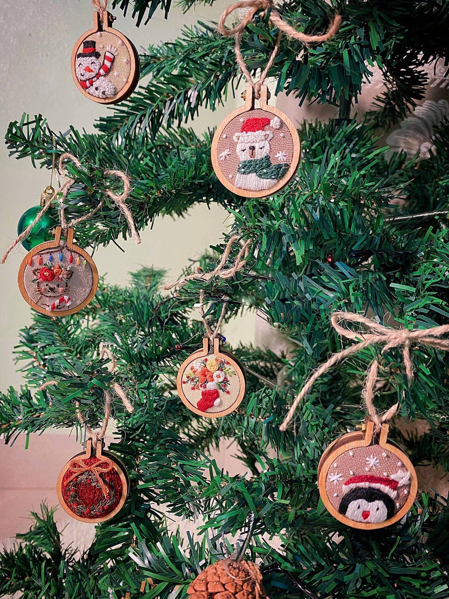 Embroidered Christmas Ornaments With Wooden Frame - Image 8