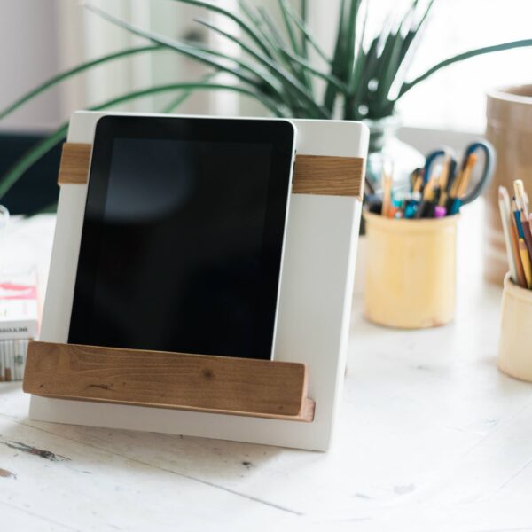etúHOME - White Mod iPad / Cookbook Holder - Image 5