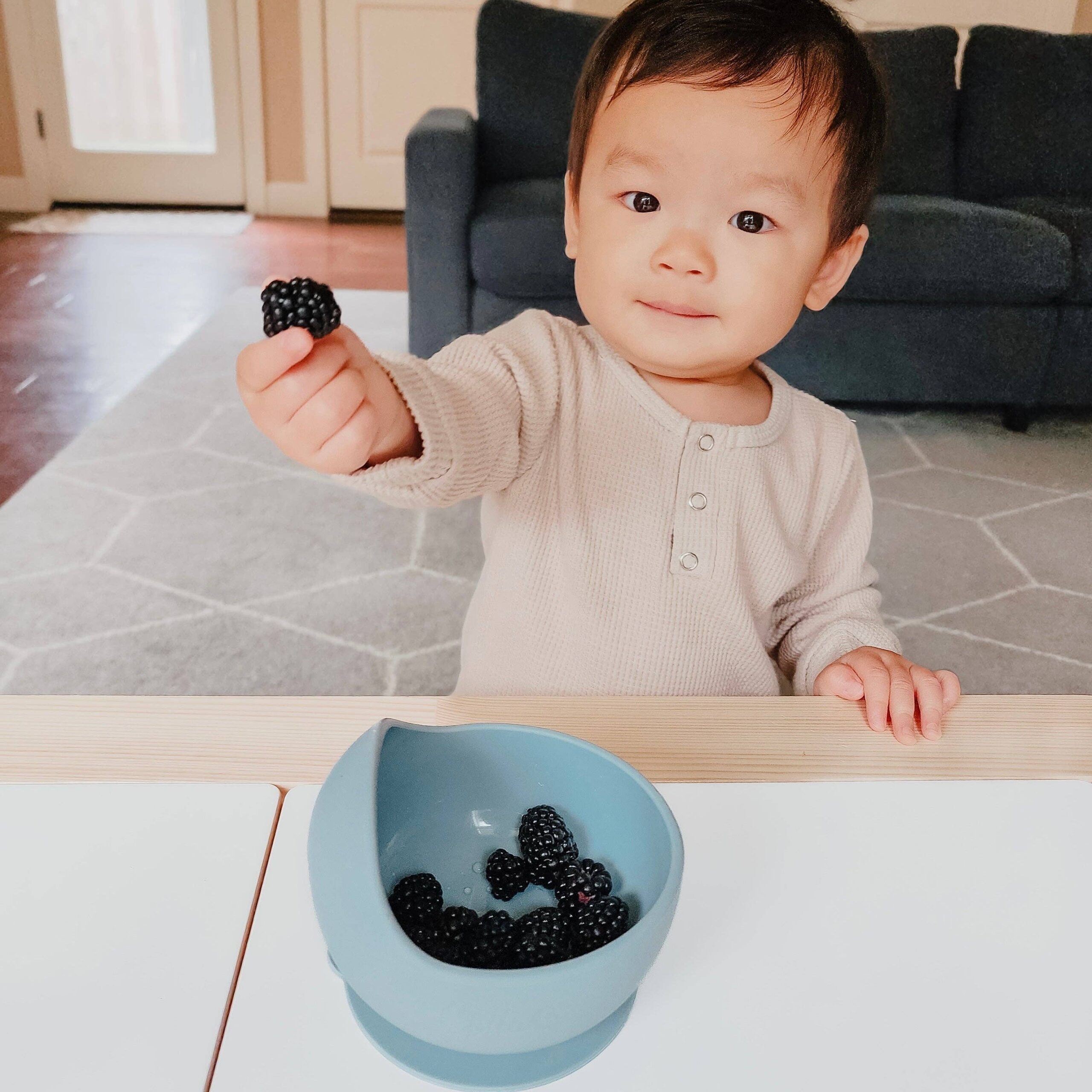 Easy Scoop Suction Bowl: White Marble - Image 12