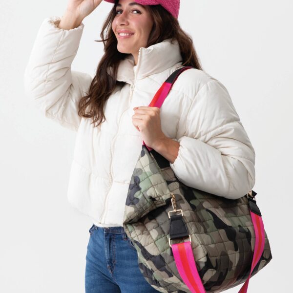 EZRA TRAVEL TOTE: Magenta - Image 7