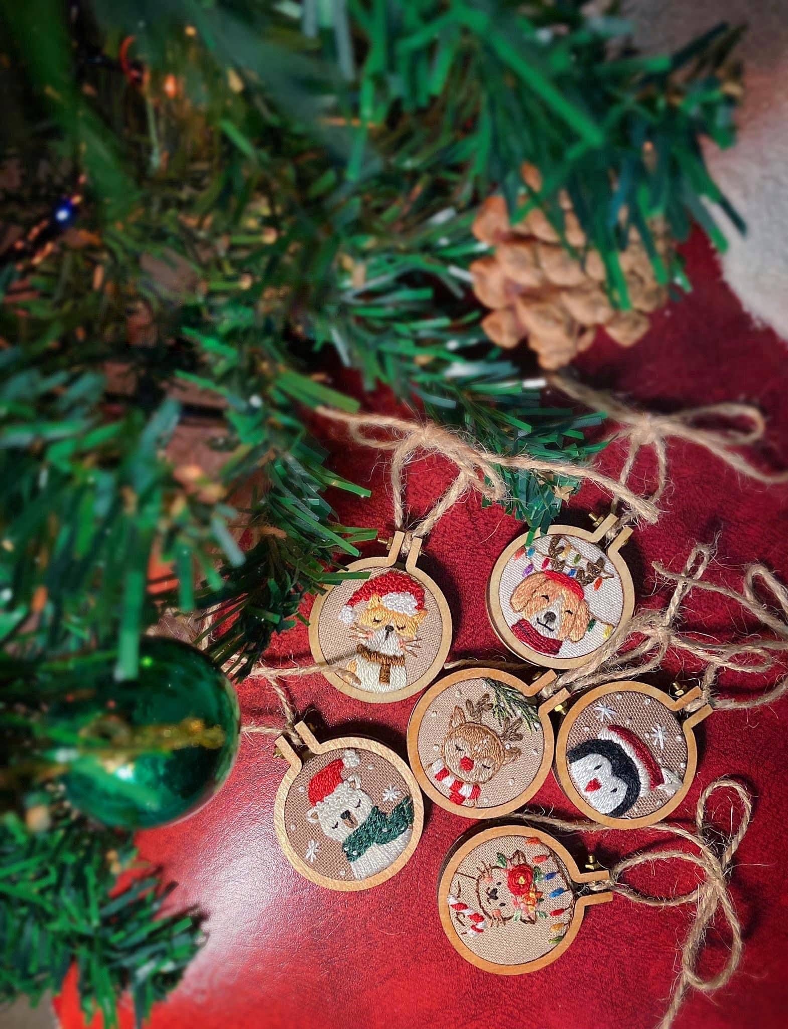 Embroidered Christmas Ornaments With Wooden Frame - Image 9